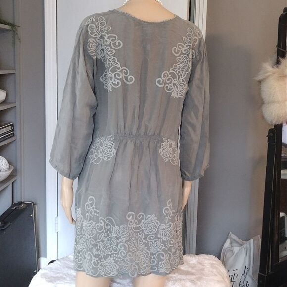 Johnny Was Women's Size Small Embroidered Olive Green Cupra Rayon Tunic Top - Picture 3 of 13